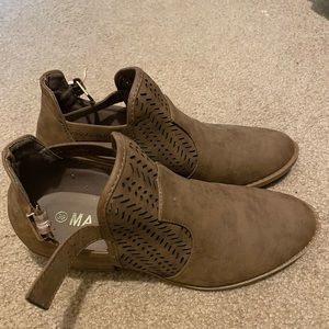 Chukka boots